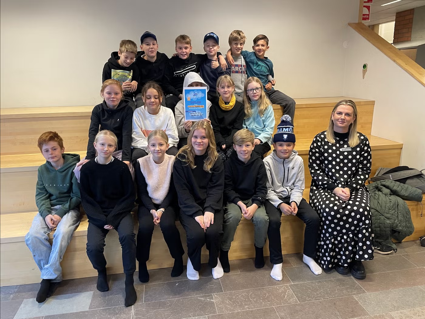 Klass som har samlat ihop till sitt diplom